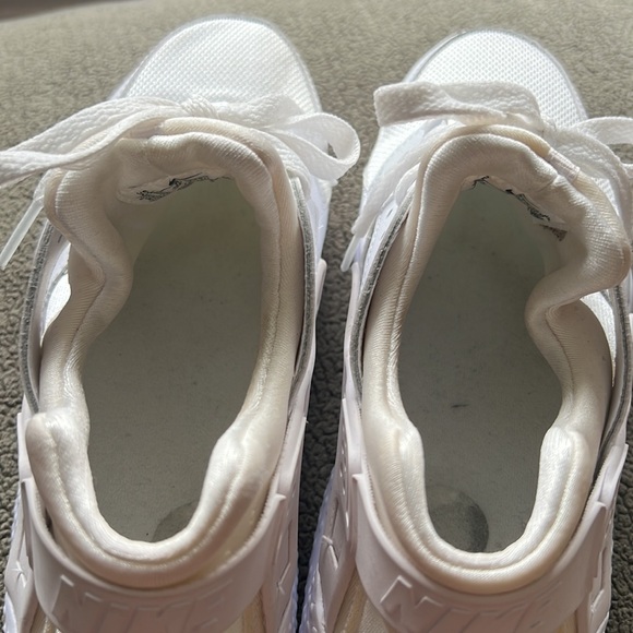 Nike Huaraches size 7Y - Picture 4 of 7
